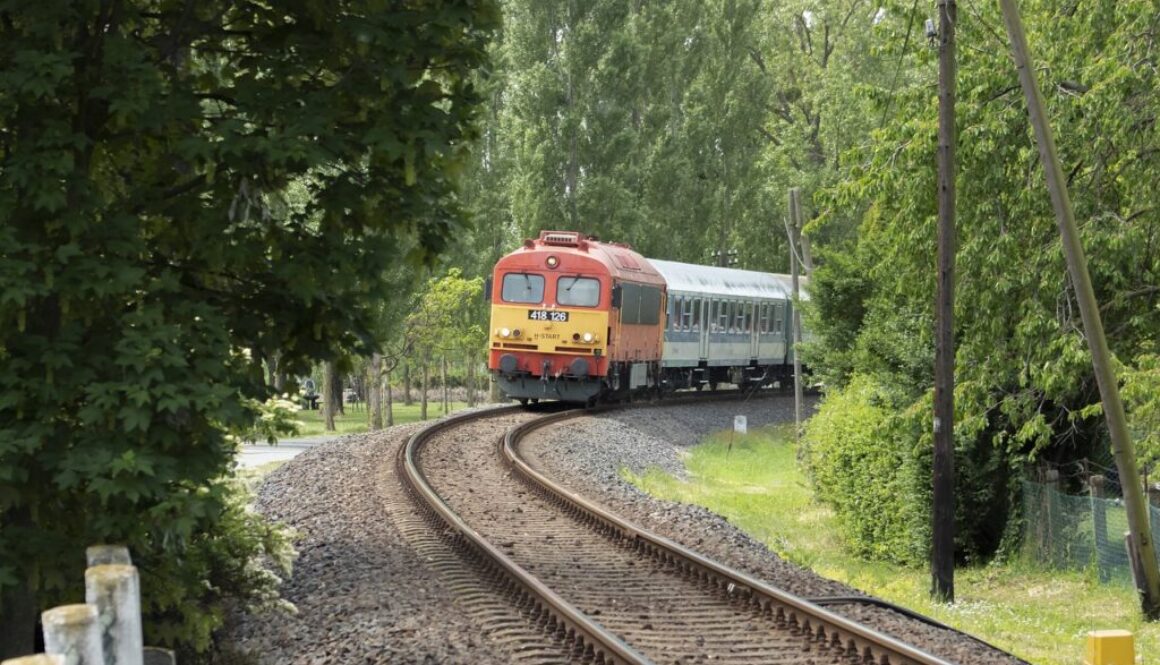 rail train locomotive travel 5170704