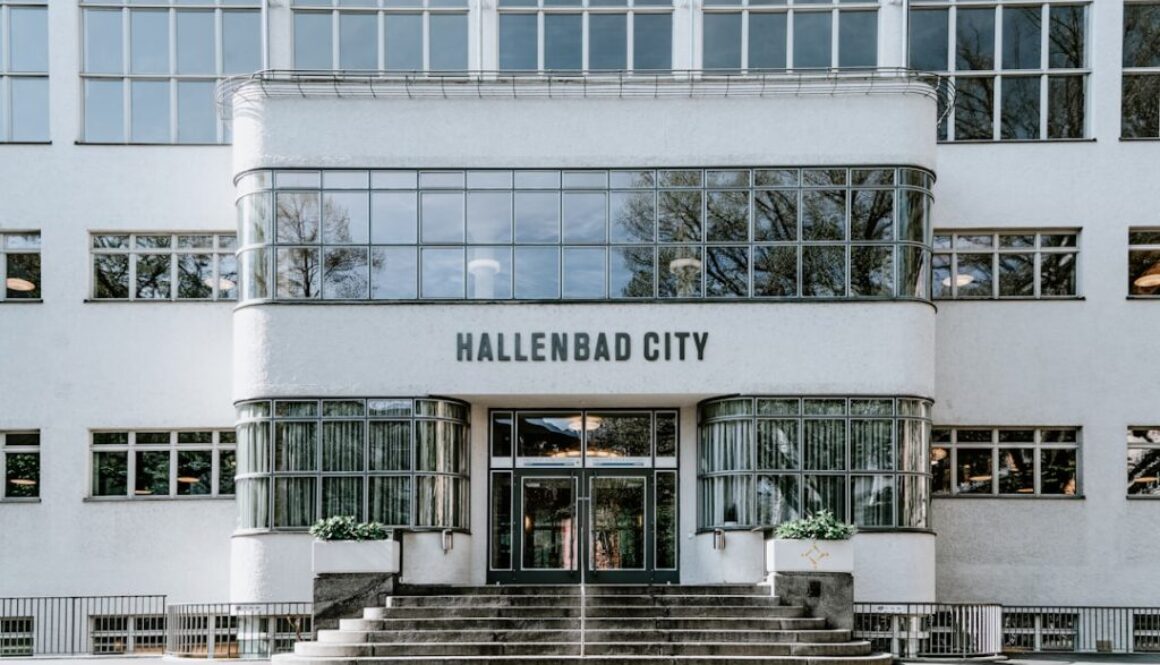 Gdzie na basen w Warszawie - przegląd krytych pływalni