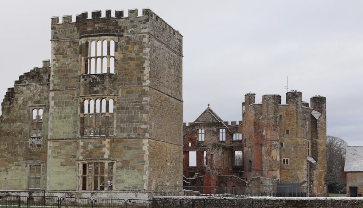 Zamek w Liwie - historia, zwiedzanie i legendy